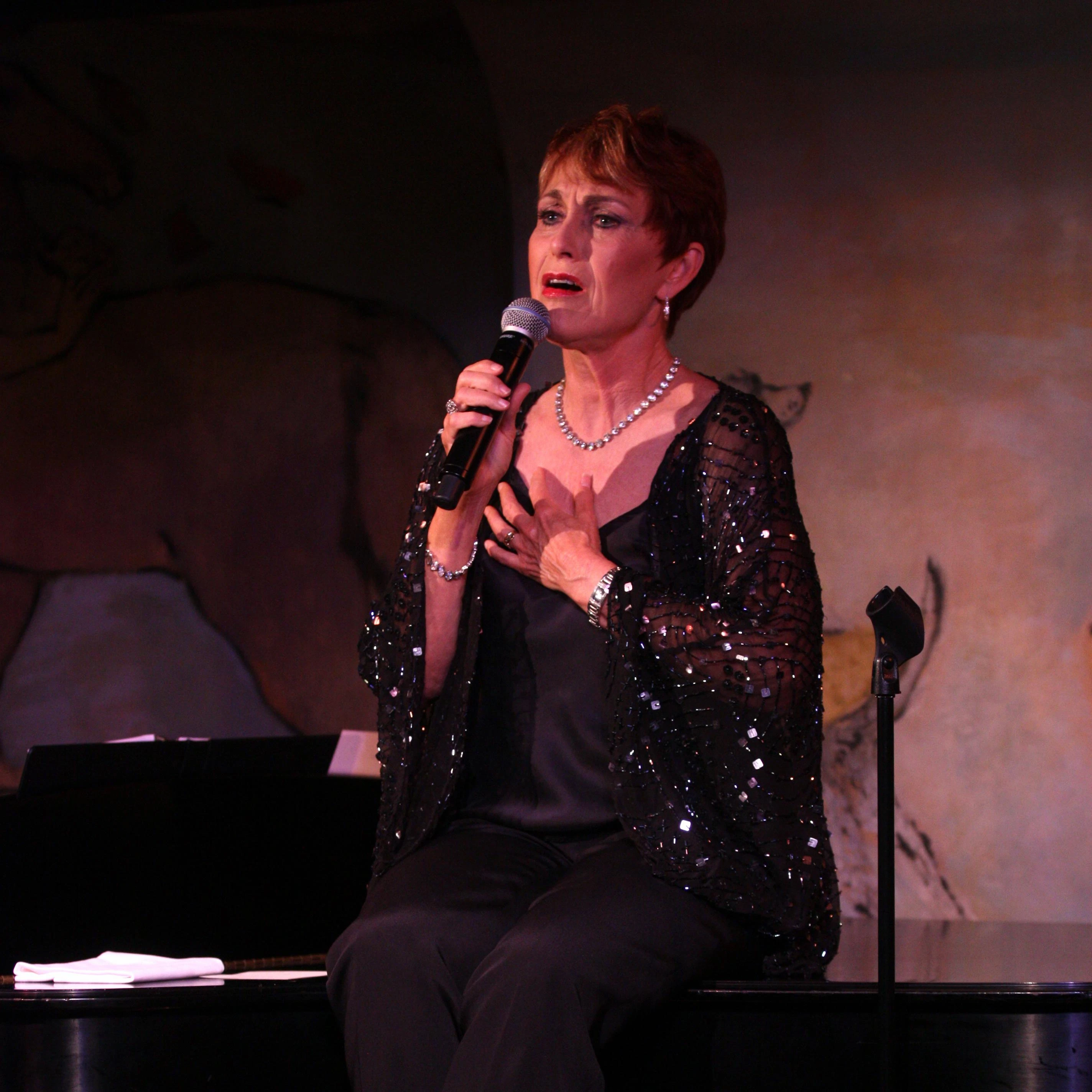 WINTERSONG feat. AMANDA McBROOM with MICHELE BROURMAN and special guest ROGER KELLAWAY
